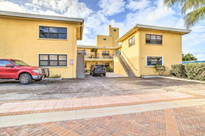 Pet-Friendly Hollywood Oasis, Walk to Beach!
